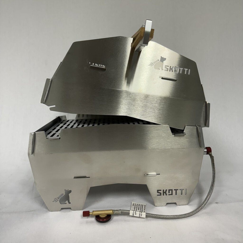 SKOTTI Mobile Gas Grill w/ Skotti Cap